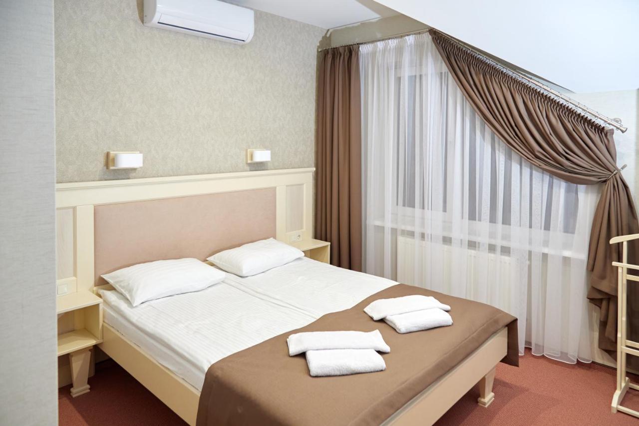Hotel Korona Mostyska Exteriér fotografie